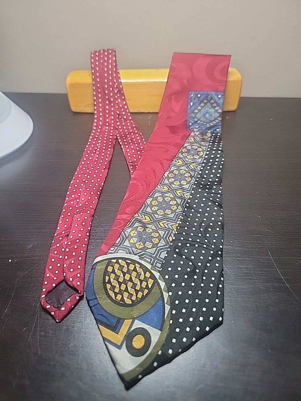 VINTAGE BOTANY 500 ABSTRACT MEN’S TIE Maroon Colorful Design Necktie Made In USA
